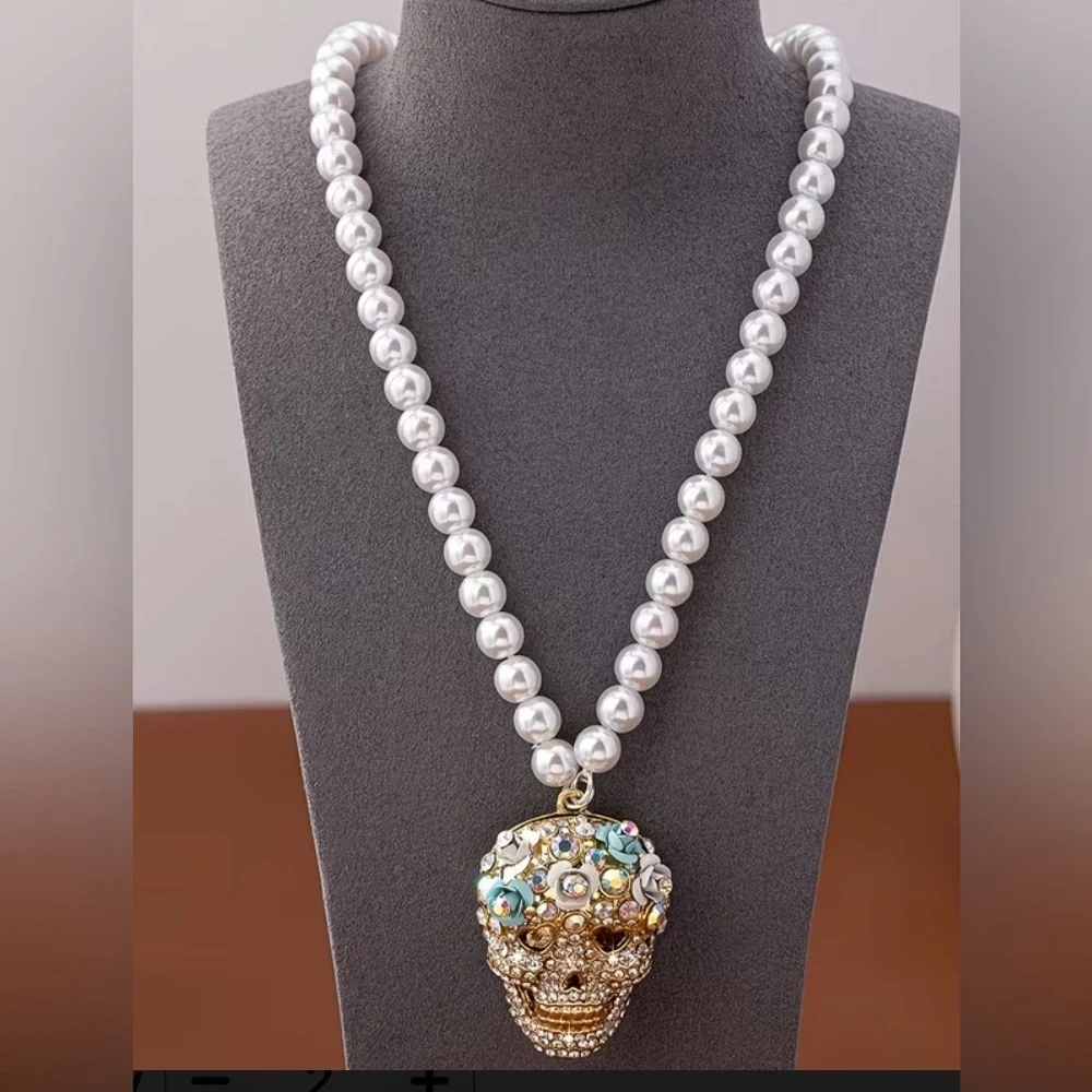 Elegant Pearl Skull Pendant Necklace